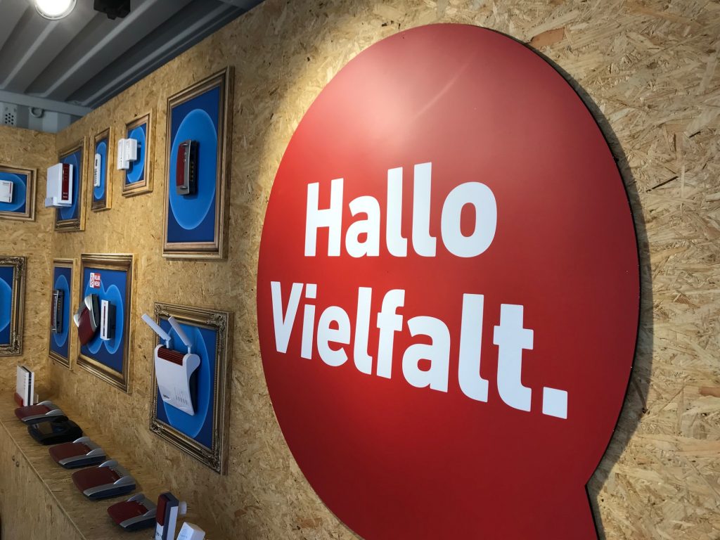 Hallo_Vielfalt_Wall CEBIT dcampus. AVM Computersysteme Cebit d!campus
